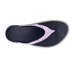 'OOFOS' Women OOlala Luxe Thong - Black / Pink Bandana -Outfit Go Shop 1403BLKPNKBAN 6 1024x1024@2x